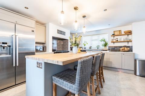 10 Brizewood, Carterton, OX18 1DE