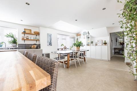 10 Brizewood, Carterton, OX18 1DE