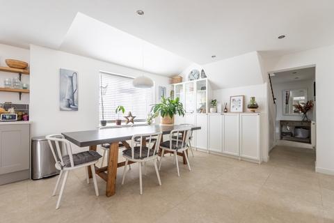 10 Brizewood, Carterton, OX18 1DE