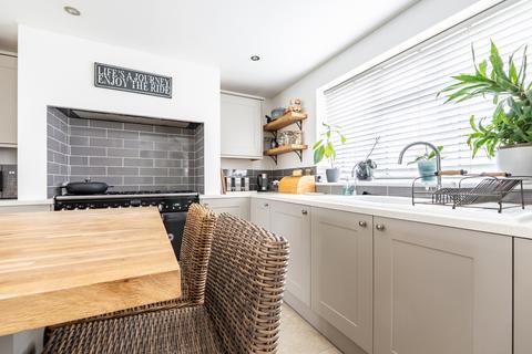10 Brizewood, Carterton, OX18 1DE