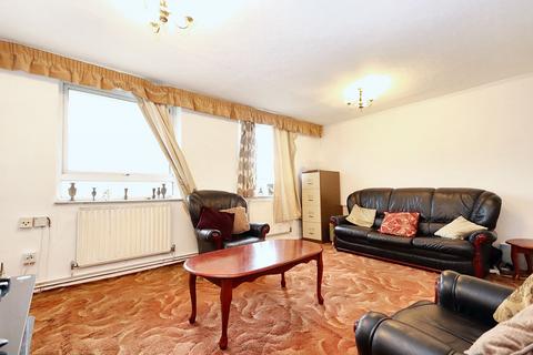 3 bedroom duplex for sale, High Road, London, N11