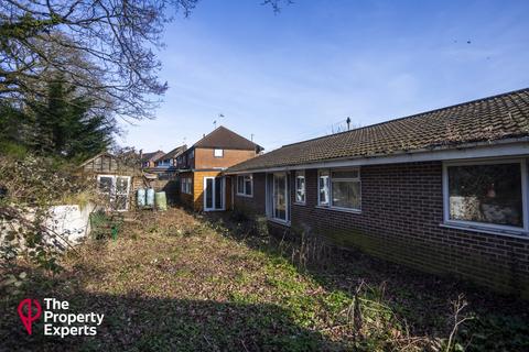 4 bedroom bungalow for sale, Shawfield Road, Aldershot, GU12