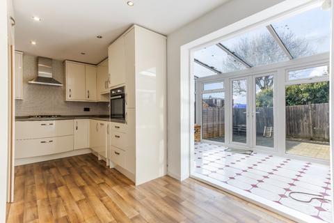 8 Southview Close, Cheshunt, Waltham Cross, EN7 6RT