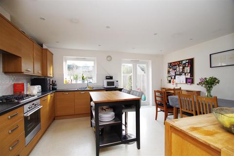 4 bedroom townhouse for sale, Celsus Grove, Swindon SN1