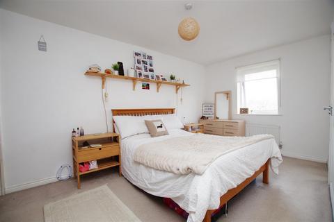 68 Celsus Grove, Swindon, SN1 4GT
