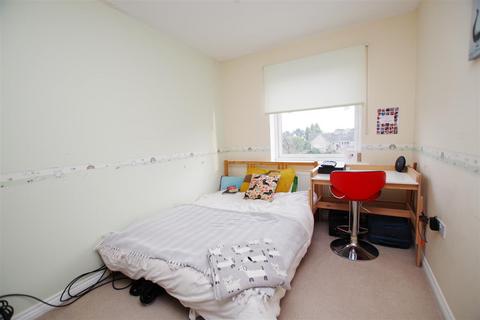 68 Celsus Grove, Swindon, SN1 4GT
