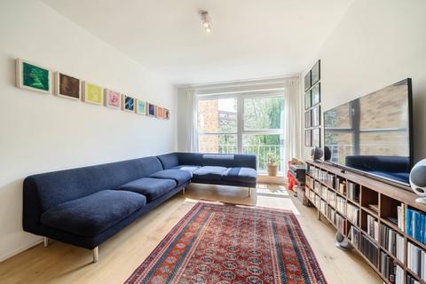 3 bedroom apartment to rent, Albert Drive London SW19