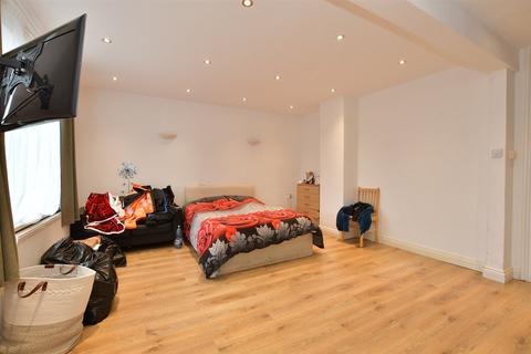 108 Sewardstone Gardens, London, E4 7QE