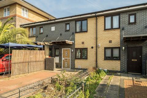 2 bedroom terraced house to rent, Watts Street, London SE15