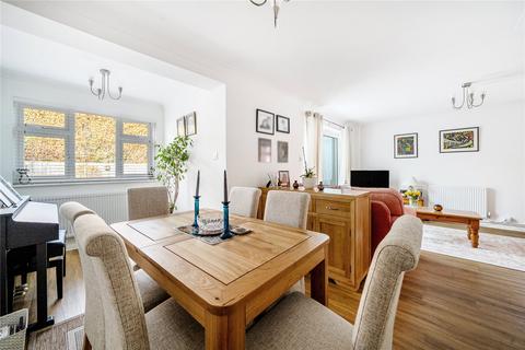 25 Laurel Close, North Warnborough, Hook, RG29 1BH