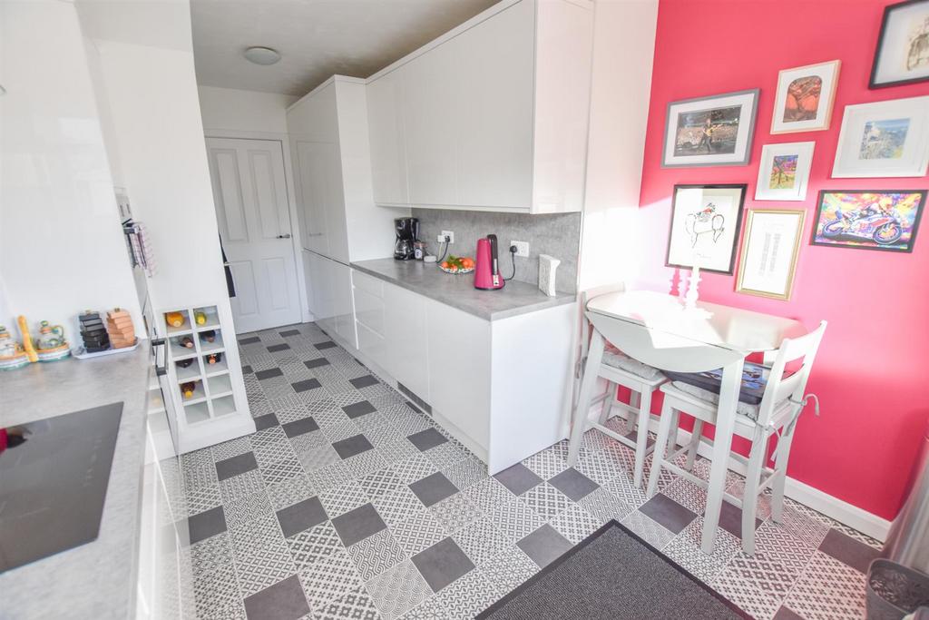 Kitchen breakfast room