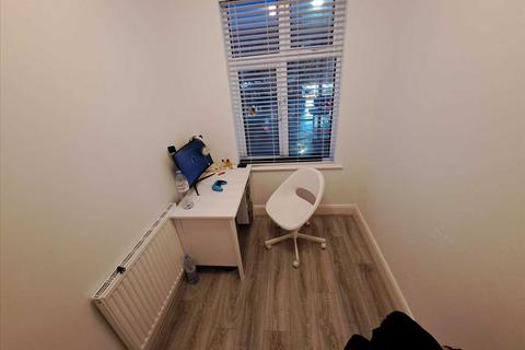2 bedroom apartment to rent, South Parade, Mollison Way, HA8