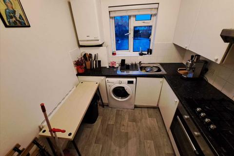 2 bedroom apartment to rent, South Parade, Mollison Way, HA8