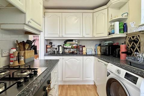 2 bedroom semi-detached house for sale, Edinburgh Gardens, Braintree