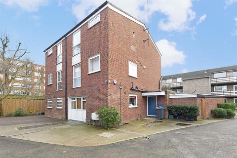 2 Carlisle Close, Kingston Upon Thames, KT2 7AU