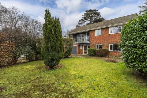 4 bedroom detached house for sale, Hamble Close, Warsash, Southampton, Hampshire. SO31 9GT