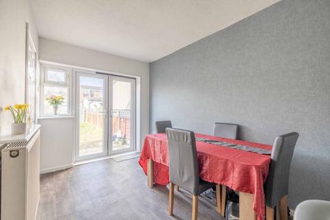 26 Tweed Road, Slough, SL3 8XA