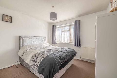26 Tweed Road, Slough, SL3 8XA