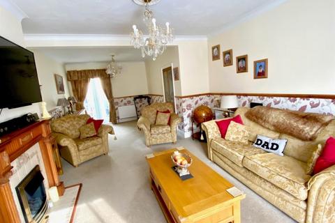 4 bedroom terraced house for sale, St. Aubyns Road, Lowestoft, Suffolk, NR33