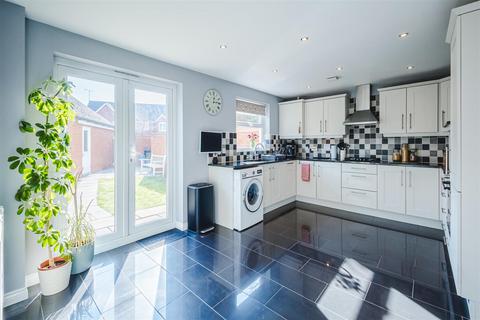 6 bedroom detached house for sale, Southwold Close, Swindon SN25