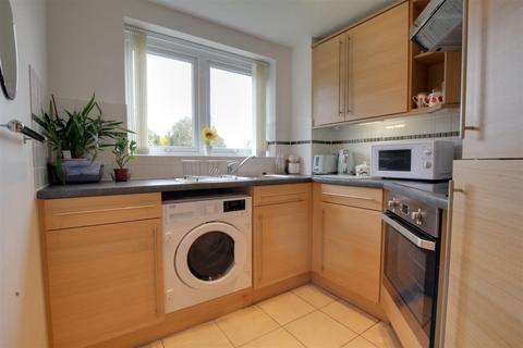 1 bedroom apartment for sale, Snakes Lane West, Woodford Green IG8