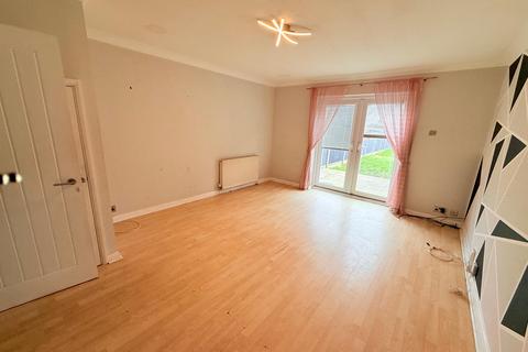 3 bedroom semi-detached house to rent, Foxton Road, Grays RM20