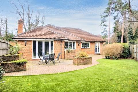 3 bedroom detached bungalow for sale, LOWER ROAD, GREAT BOOKHAM. KT23