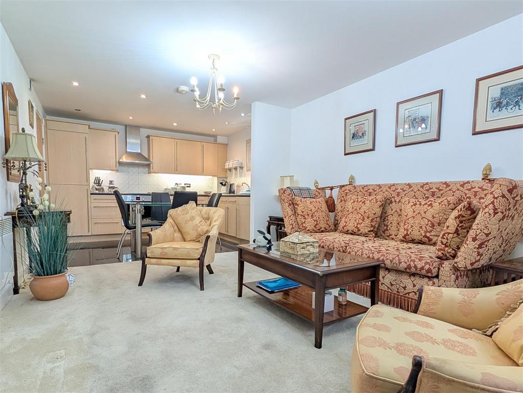 Open plan lounge/dining kitchen