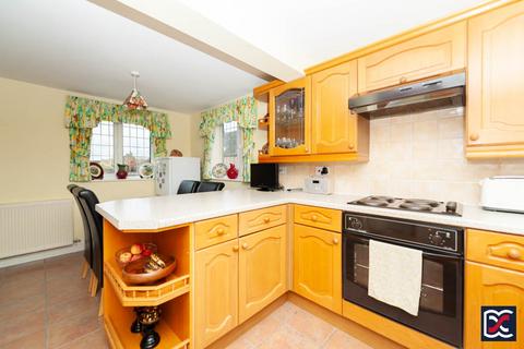 2 Bakers Lane, Norton, Daventry, NN11 2EL