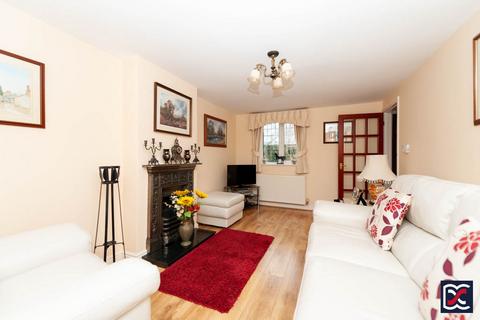 2 Bakers Lane, Norton, Daventry, NN11 2EL