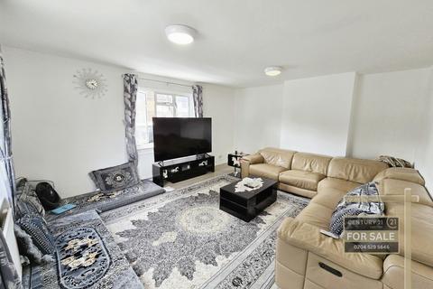 3 bedroom end of terrace house to rent, East Road, WEST DRAYTON UB7