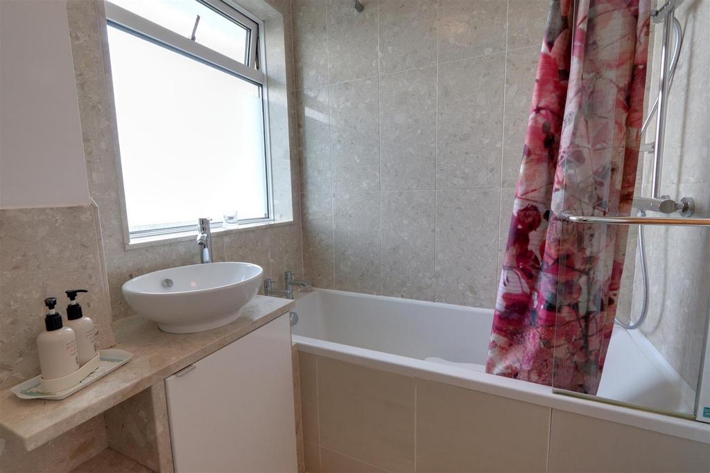 Bathroom,jpg