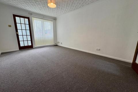 2 bedroom ground floor flat to rent, Ravenspurn Way, Grimsby, DN31