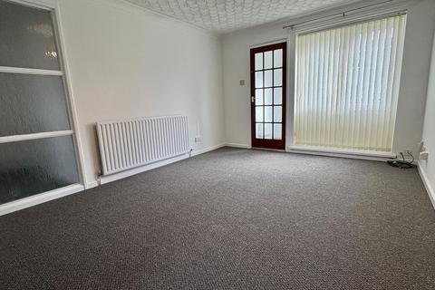 2 bedroom ground floor flat to rent, Ravenspurn Way, Grimsby, DN31