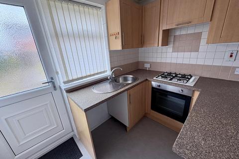 2 bedroom ground floor flat to rent, Ravenspurn Way, Grimsby, DN31