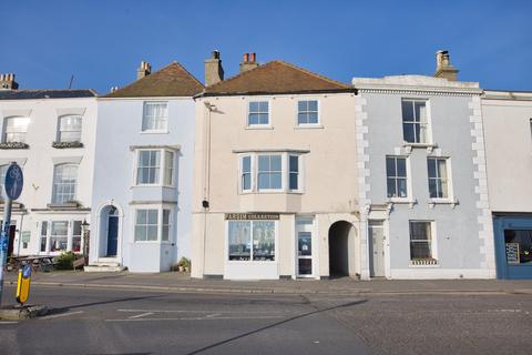 2 bedroom flat to rent, Beach Street, Deal, CT14