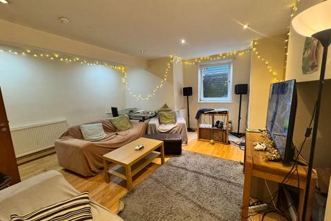 7 bedroom house to rent, Brudenell Road, Hyde Park, Leeds
