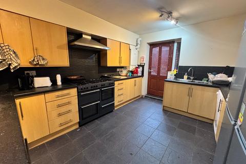 7 bedroom house to rent, Brudenell Road, Hyde Park, Leeds