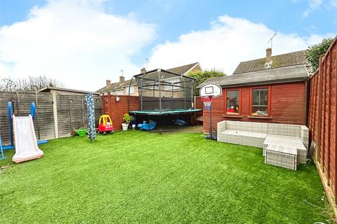 25 Aylesham Way, Yateley, GU46 6NS
