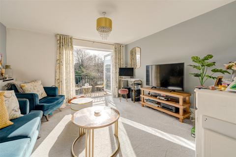 2 bedroom flat for sale, Mill Road, Worthing, West Sussex, BN11