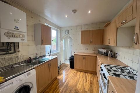 4 bedroom terraced house to rent, Greenbank Road, Bristol BS5