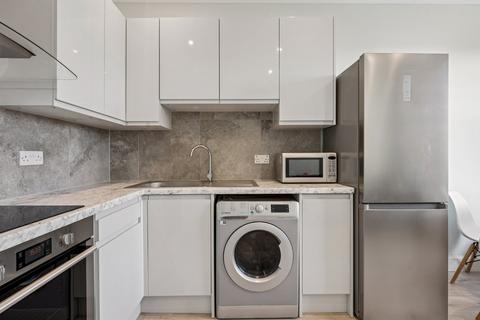 2 bedroom flat to rent, Cambridge Gardens, Ladbroke Grove, Notting Hill, London