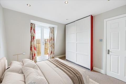 3 bedroom flat for sale, Coningham Road, Shepherd's Bush