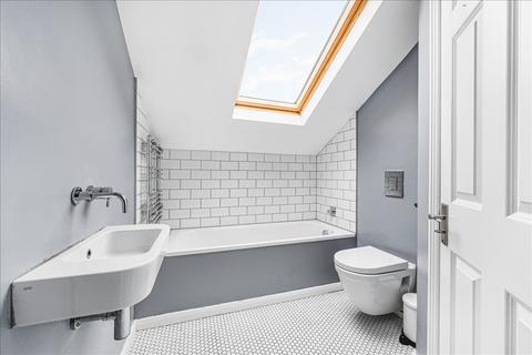 3 bedroom flat for sale, Coningham Road, Shepherd's Bush