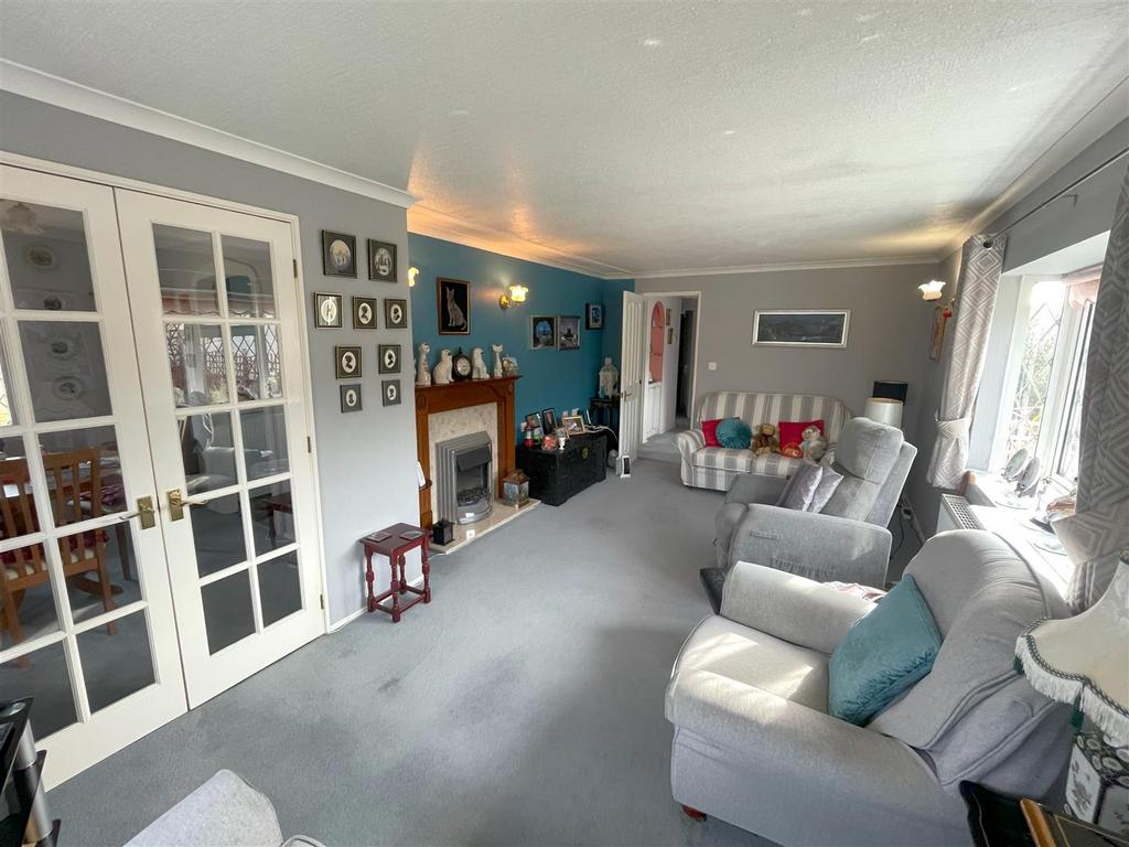 Sitting room 3.jpg
