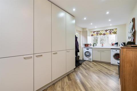 14 Brueton Avenue, Solihull, B91 3EN