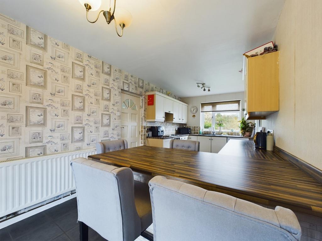Kitchen/Breakfast Area