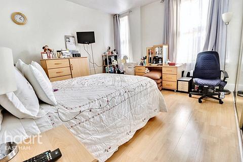 2 bedroom flat for sale, St Georges Road, London