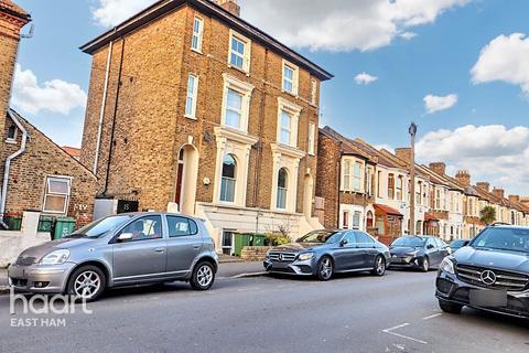 2 bedroom flat for sale, St Georges Road, London