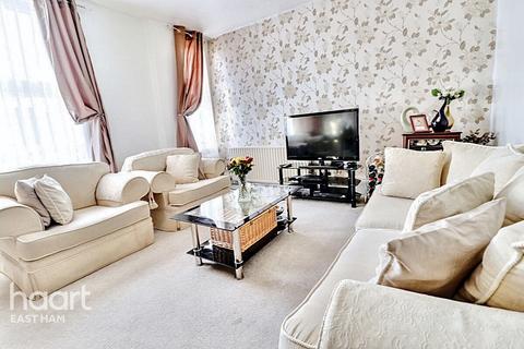 2 bedroom flat for sale, St Georges Road, London